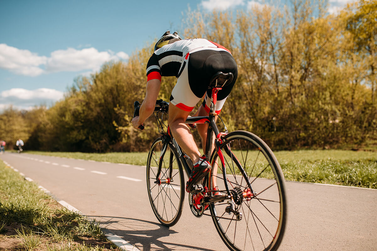 You are currently viewing Cyclist rides on bicycle speed effect