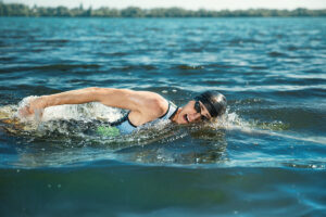 Read more about the article Professional triathlete swimming in river